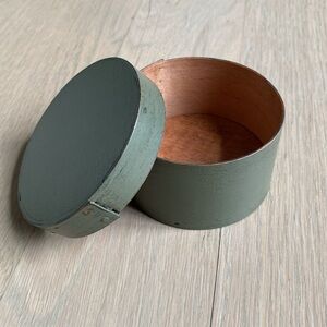 Frye's Measure Mill Round Green Box